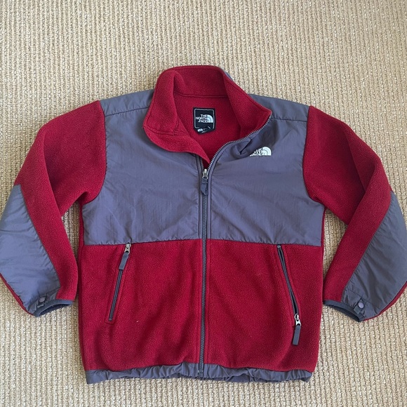 The North Face Boys Denali Full Zip Fleece Jacket in Red Gray Fleece Size Large - Picture 1 of 13